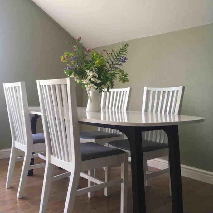 Beautiful Garden Cottage, Close To Llandeilo. Hoel-galed Buitenkant foto